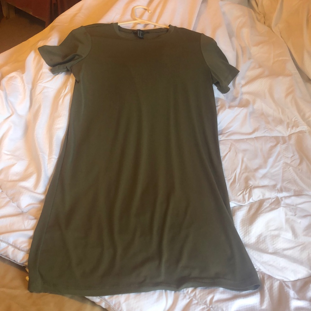 t-shirt olive dress